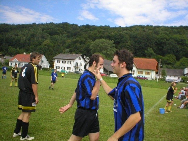 89_fussball schwarzau 2005 078.jpg